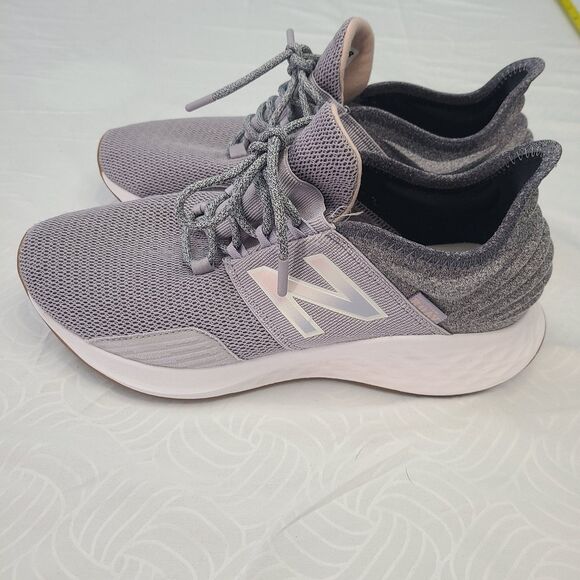 New Balance Shoes Womens Fresh Foam Roav Running Sneakers Gray LowSize 8.5 - Picture 2 of 6